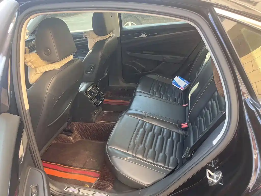 Volkswagen Passat PHEV — миниатюра 7