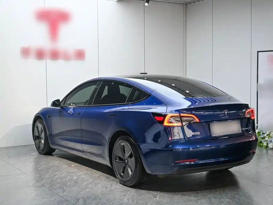 Tesla Model 3 — миниатюра 5