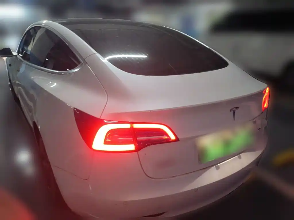 Tesla Model 3 — миниатюра 4