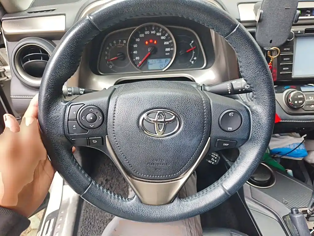 Toyota RAV4 — миниатюра 11