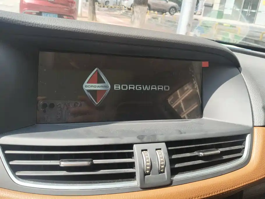 Borgward BX7 — миниатюра 13