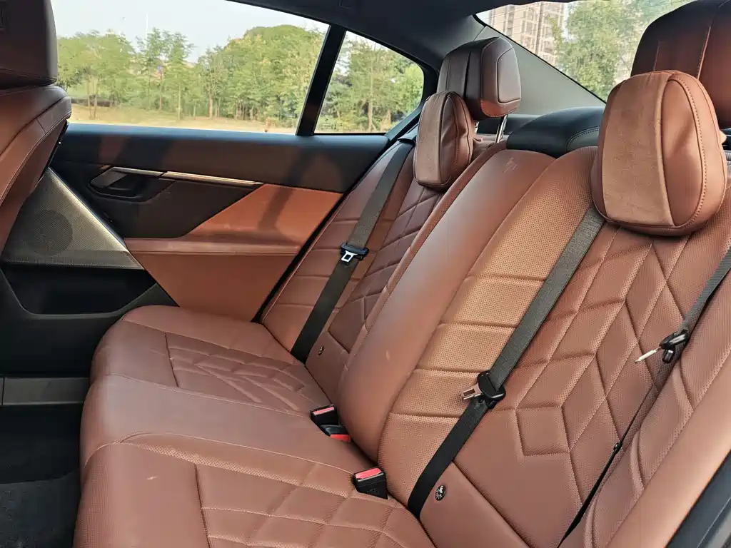 BMW i5 — миниатюра 6