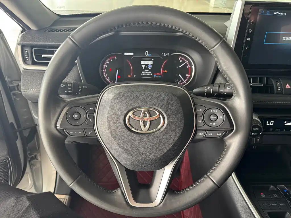 Toyota RAV4 — миниатюра 8