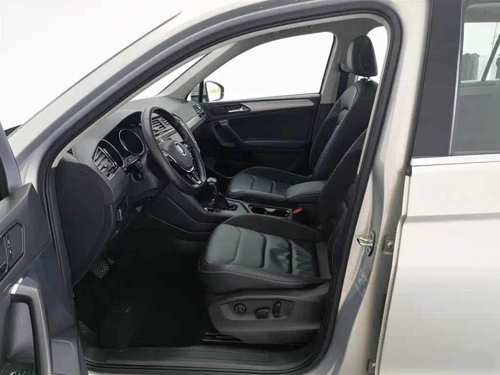 Volkswagen Tiguan L L 2018 330TSI AT Luxury