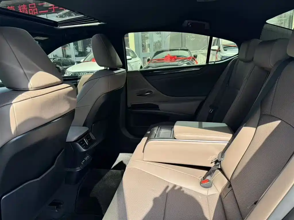 Lexus ES 2020 200