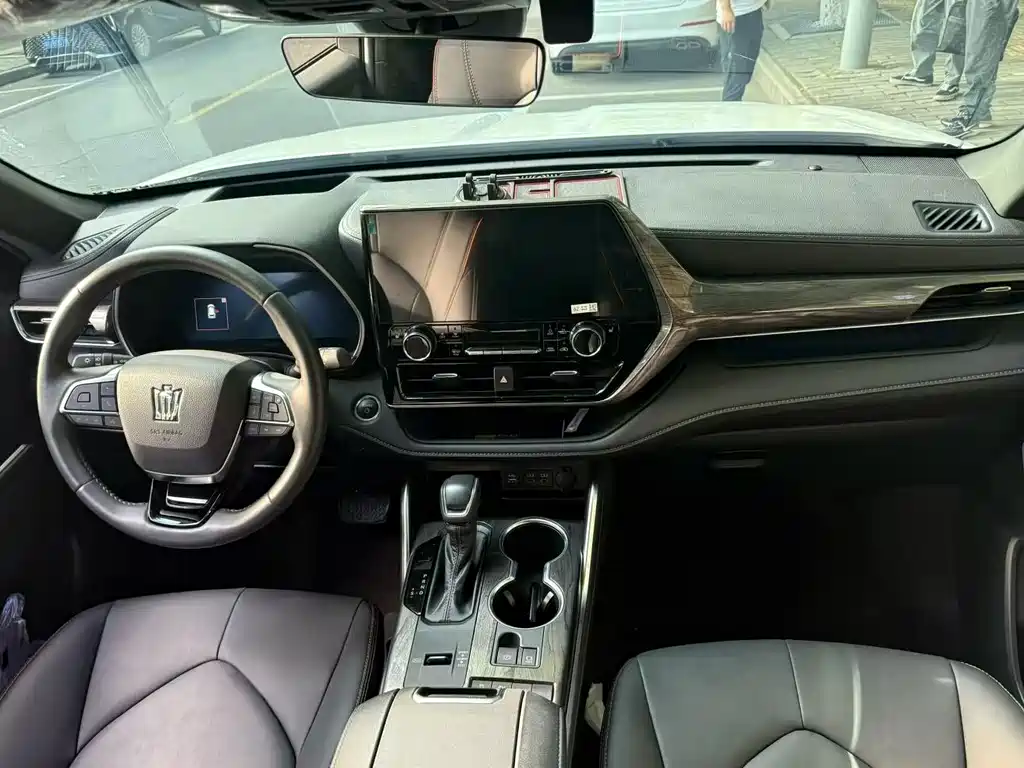 Toyota Crown Kluger — миниатюра 4