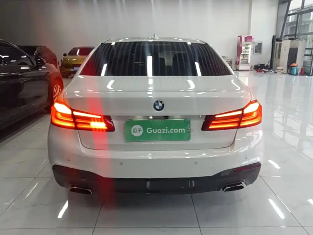 BMW 5 Series — миниатюра 6