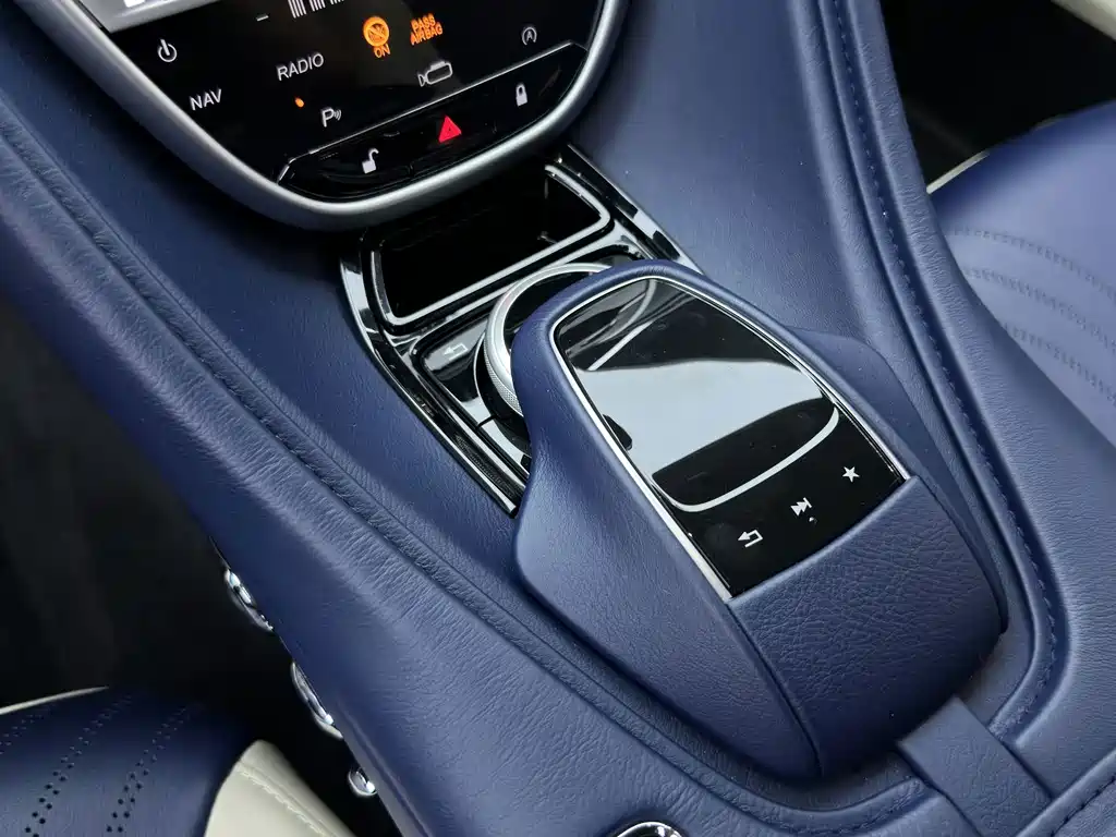 Aston Martin DB11 — миниатюра 18