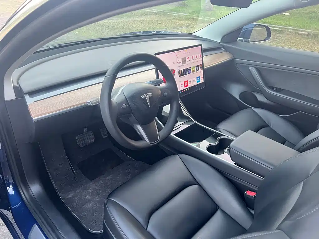 Tesla Model 3 — миниатюра 9
