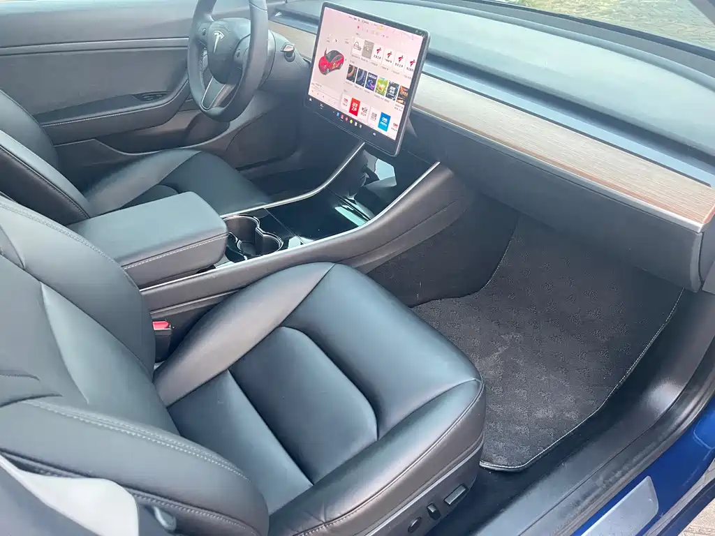 Tesla Model 3 — миниатюра 10