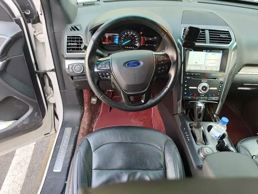 Ford Explorer (Import) — миниатюра 3
