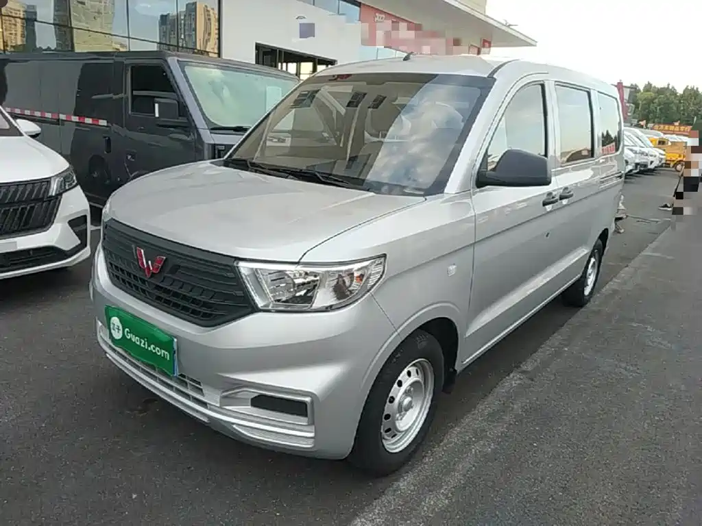 Wuling Hongguang V