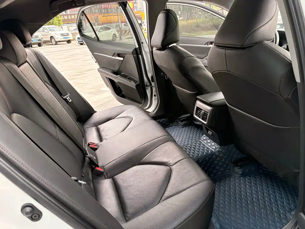 Toyota Camry — миниатюра 21
