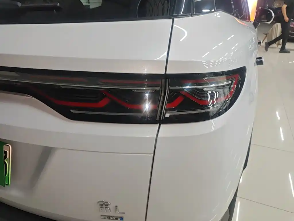 BYD L DM-i — миниатюра 8