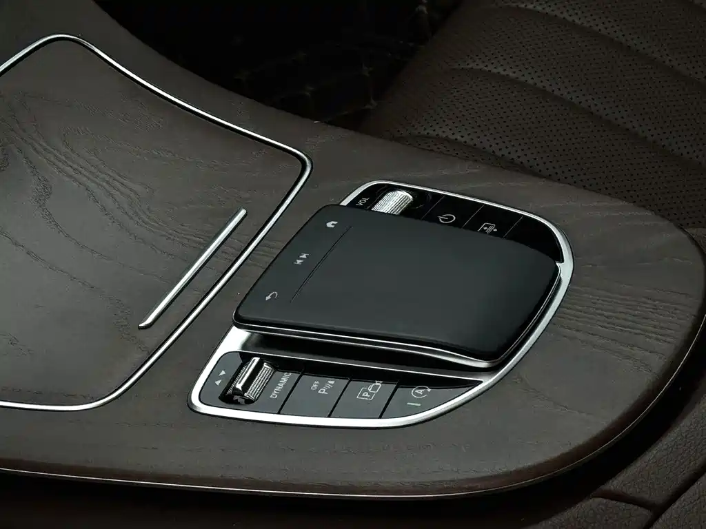 Mercedes-Benz E-Class — миниатюра 7