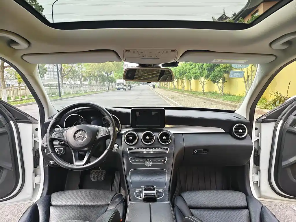 Mercedes-Benz C-Class — миниатюра 6