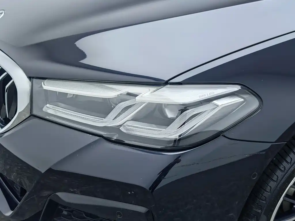 BMW 5 Series — миниатюра 8