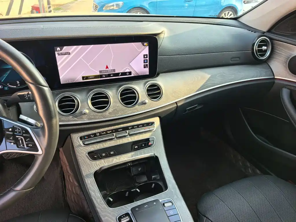 Mercedes-Benz E-Class — миниатюра 15