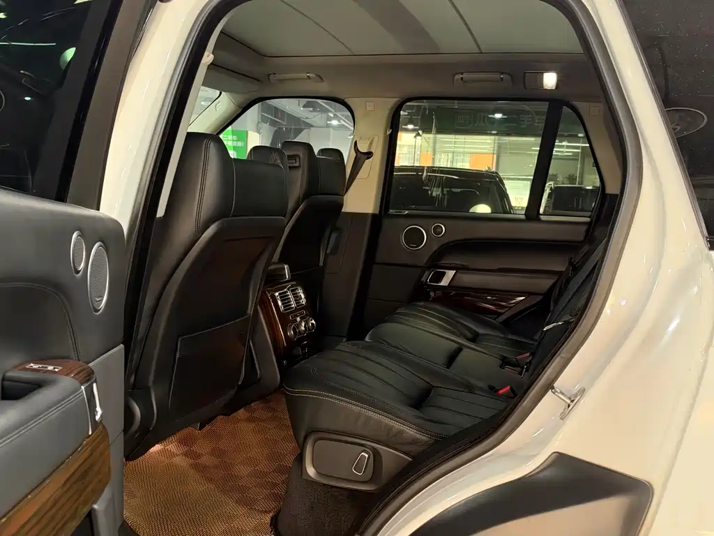 Land Rover Range Rover — миниатюра 4