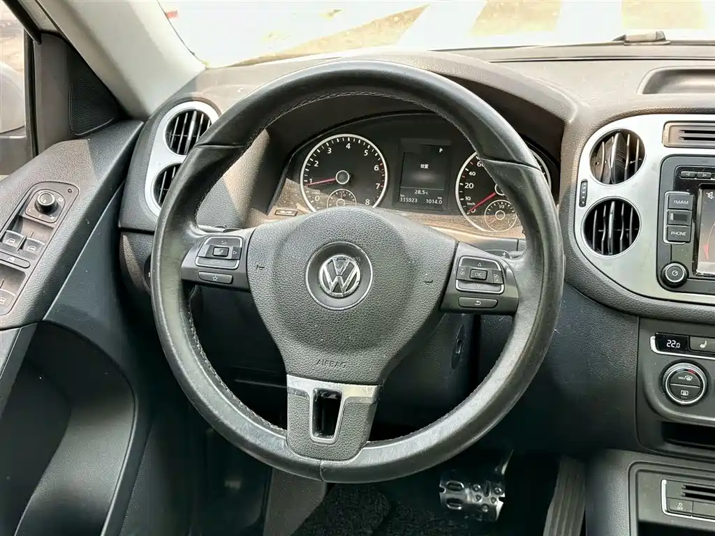 Volkswagen Tiguan 2015 1.8TSI AT Luxury