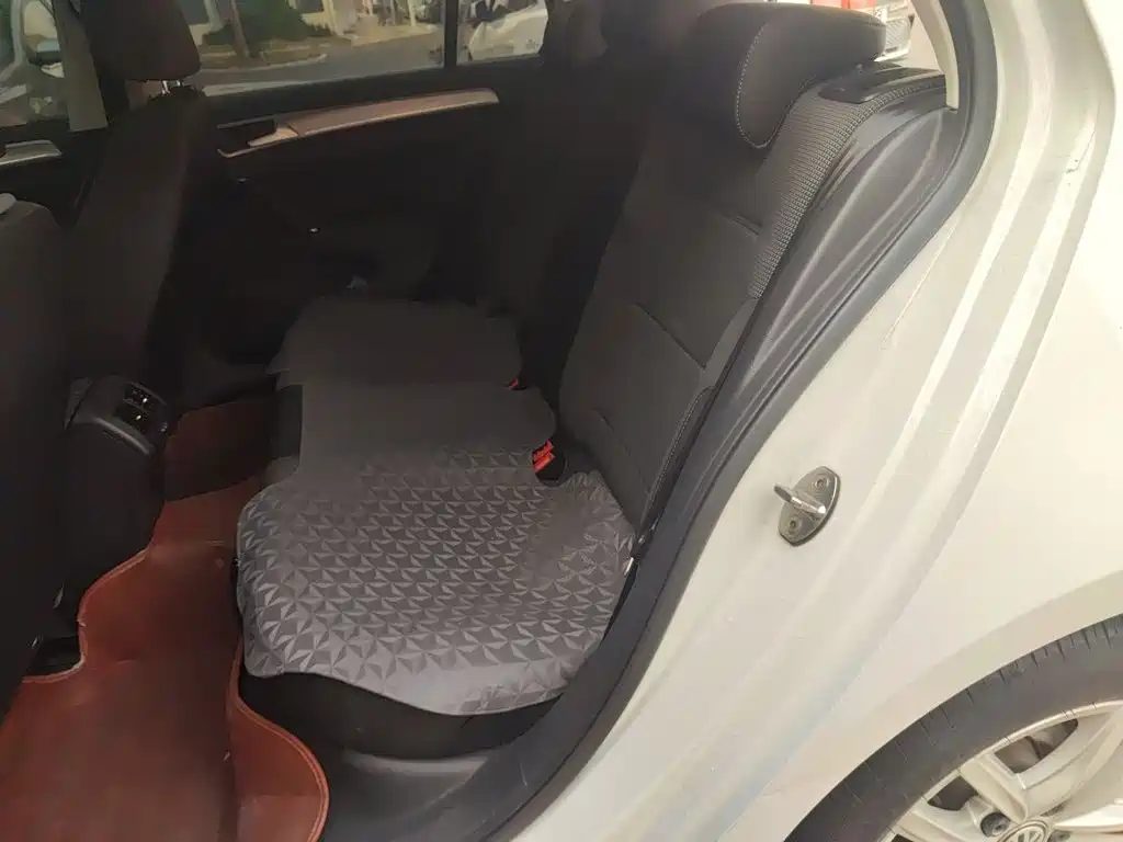 Volkswagen Golf — миниатюра 18