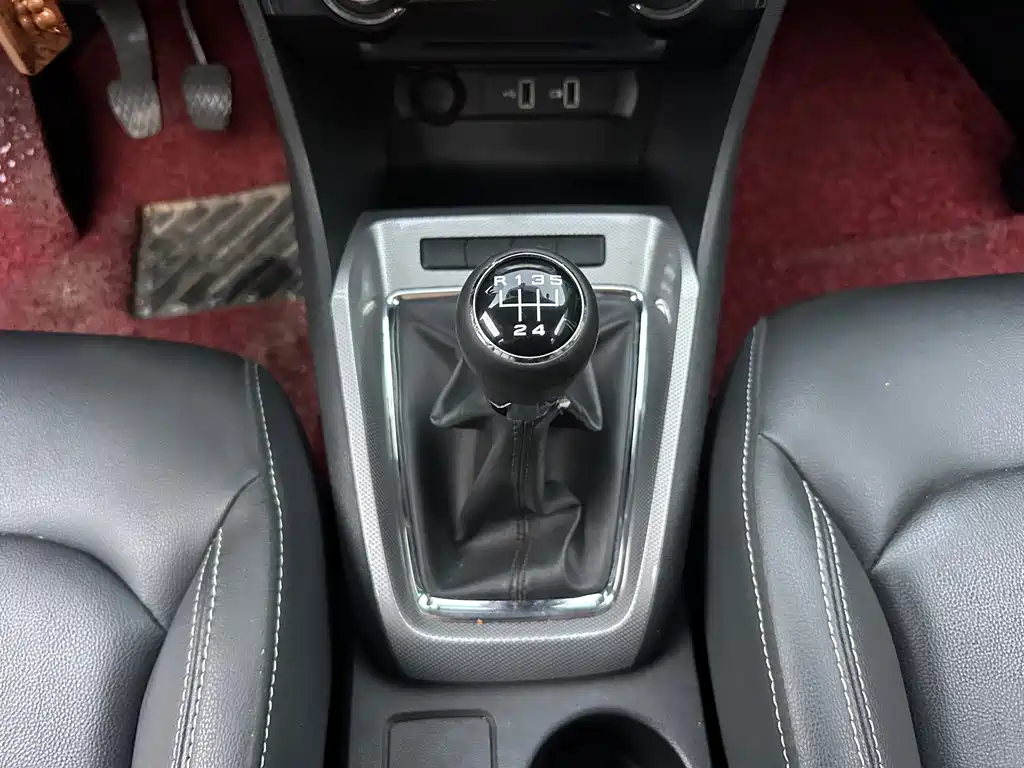 Roewe RX3 — миниатюра 12