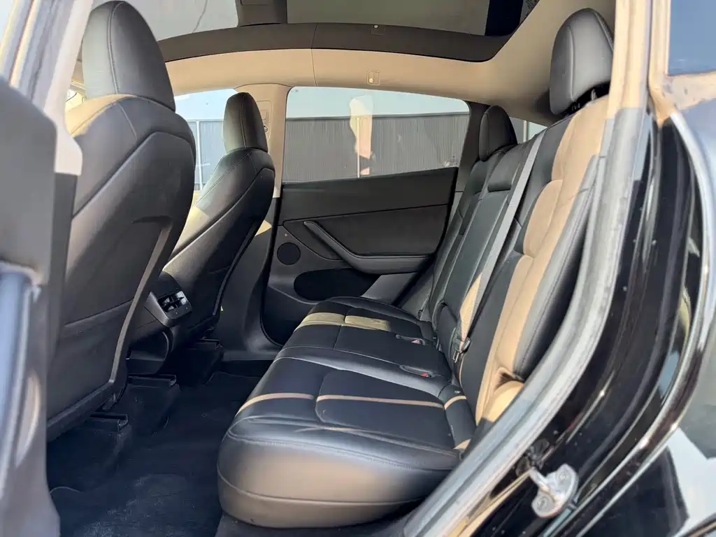 Tesla Model Y — миниатюра 5