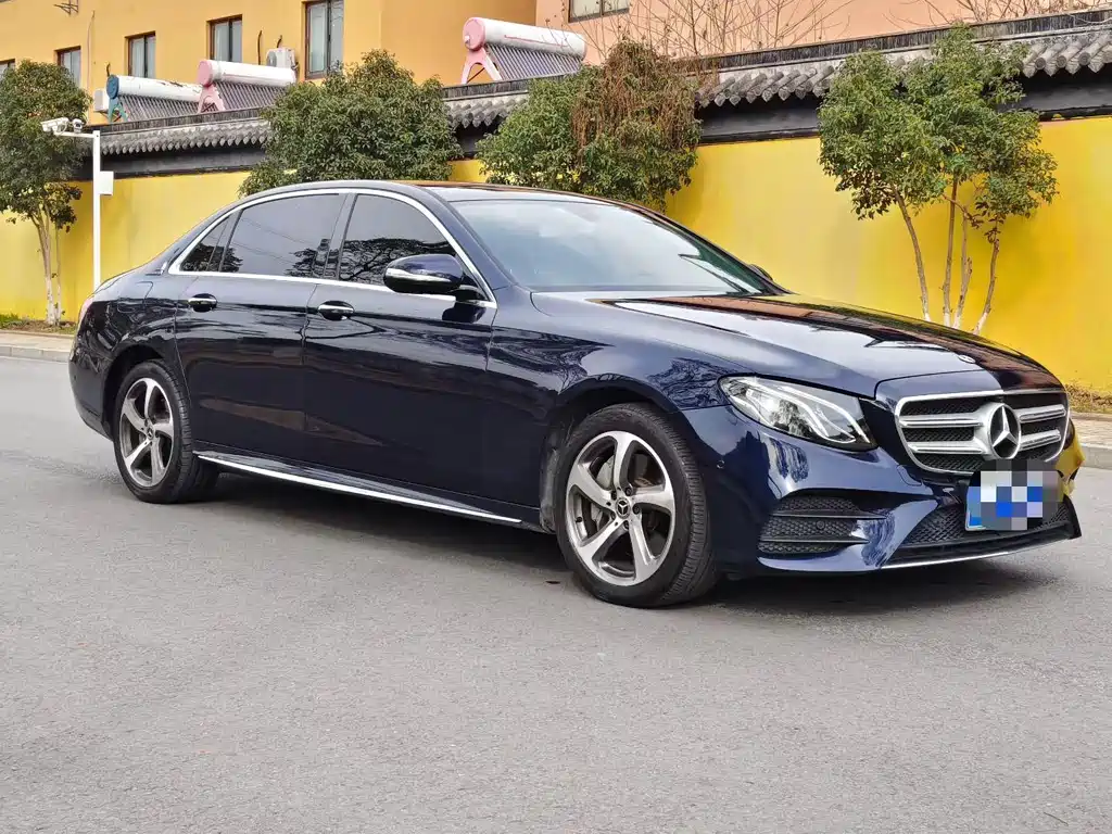 Mercedes-Benz E-Class — миниатюра 8