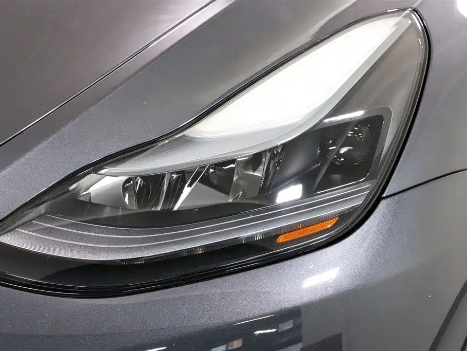 Tesla Model Y — миниатюра 17