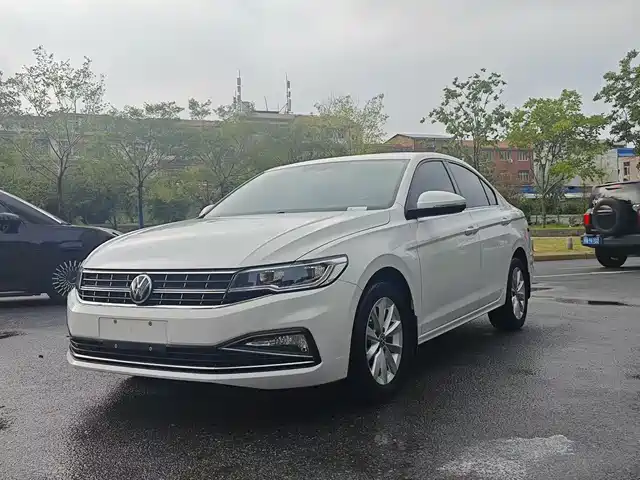 VOLKSWAGEN BORA 2022