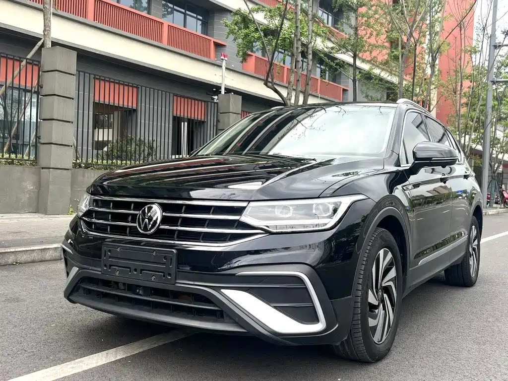 Volkswagen Tiguan L — миниатюра 4