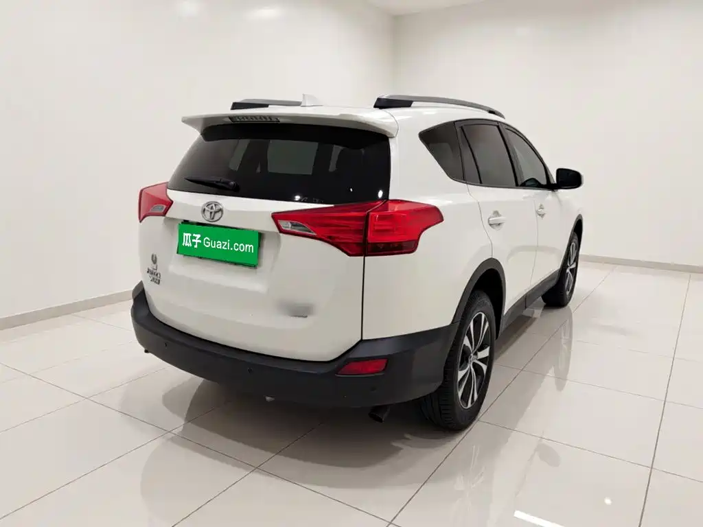 Toyota RAV4 — миниатюра 6