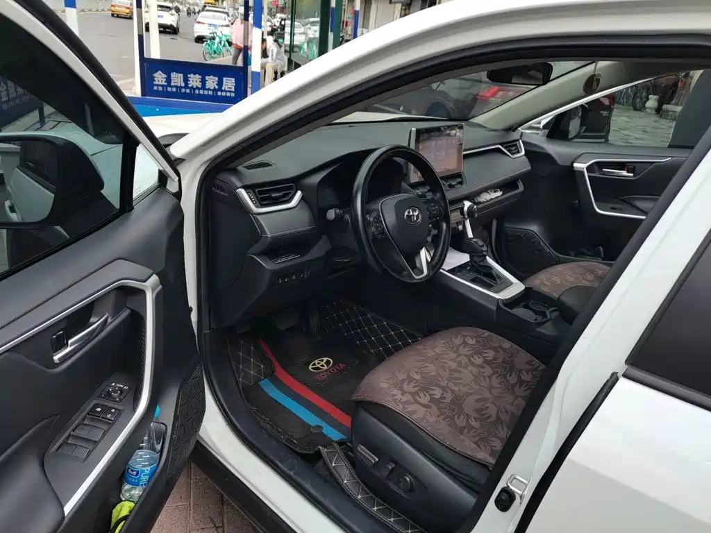 Toyota RAV4 — миниатюра 11