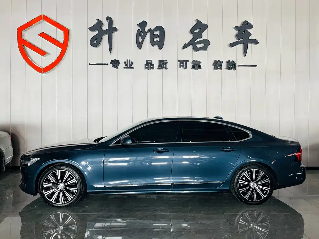Volvo S90 2024 B5 Luxury
