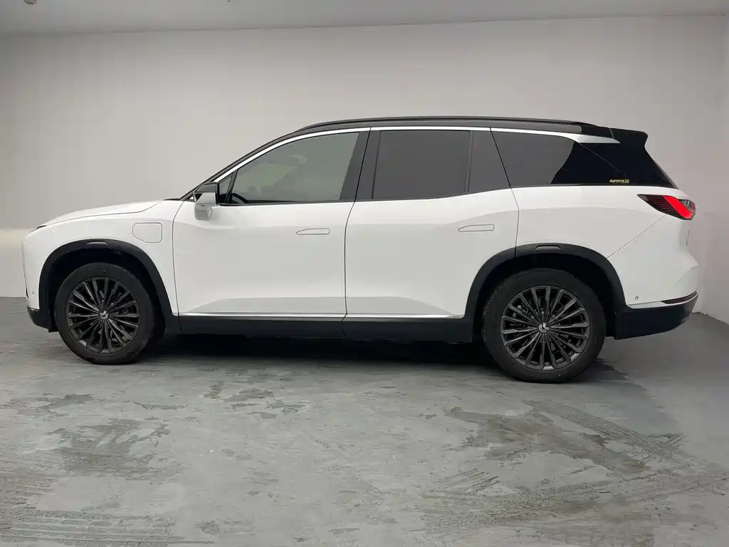NIO ES8 2020 415KM мест