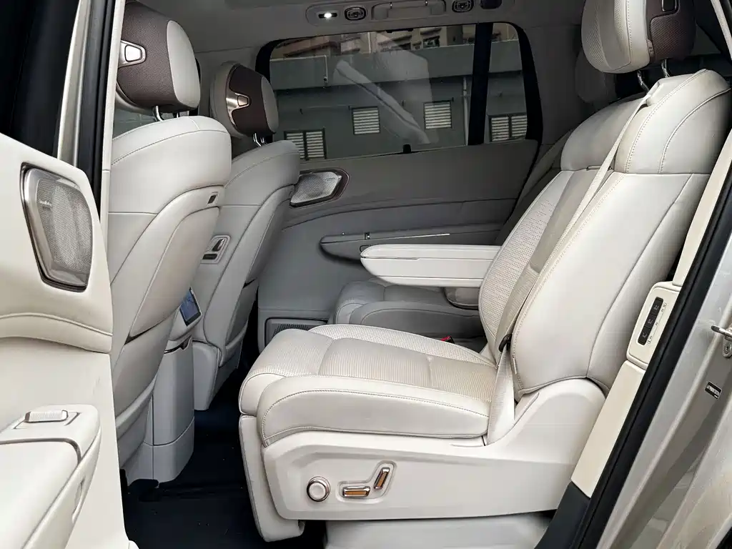 Lynk & Co 900 — миниатюра 15