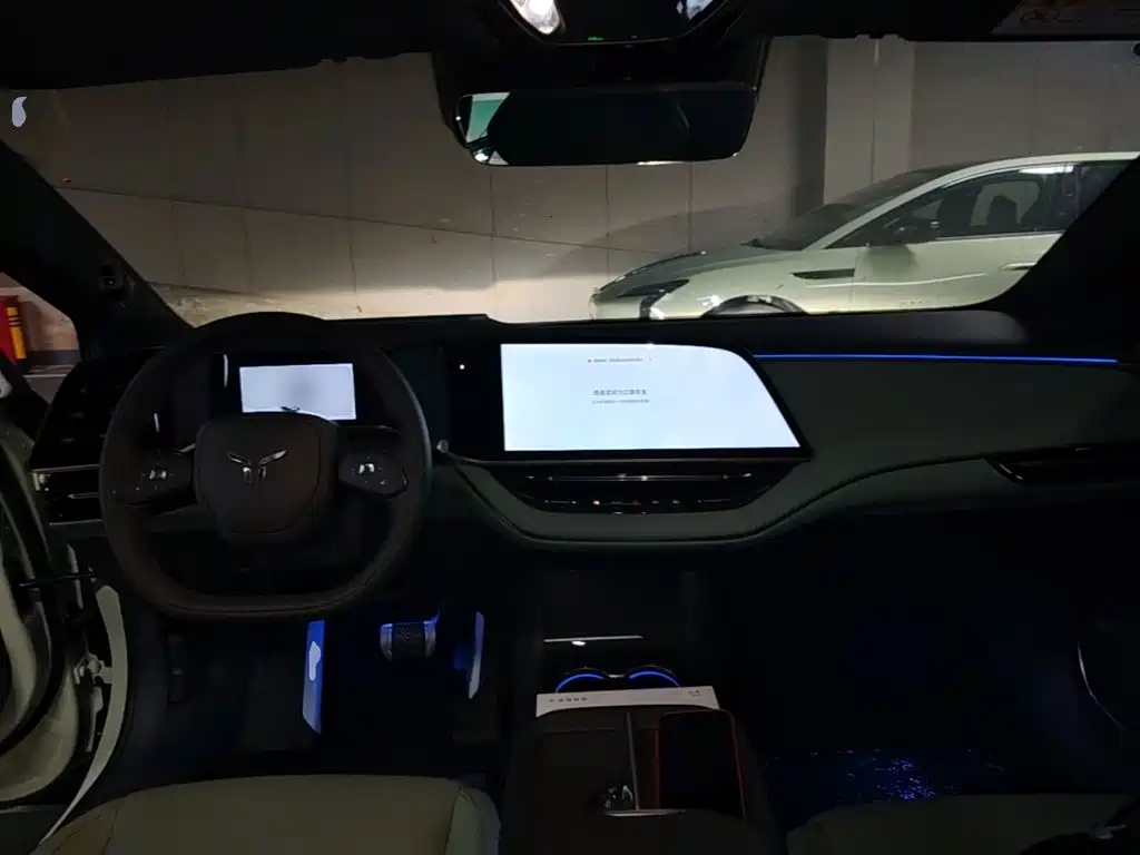 Hongqi EH7 2025 690
