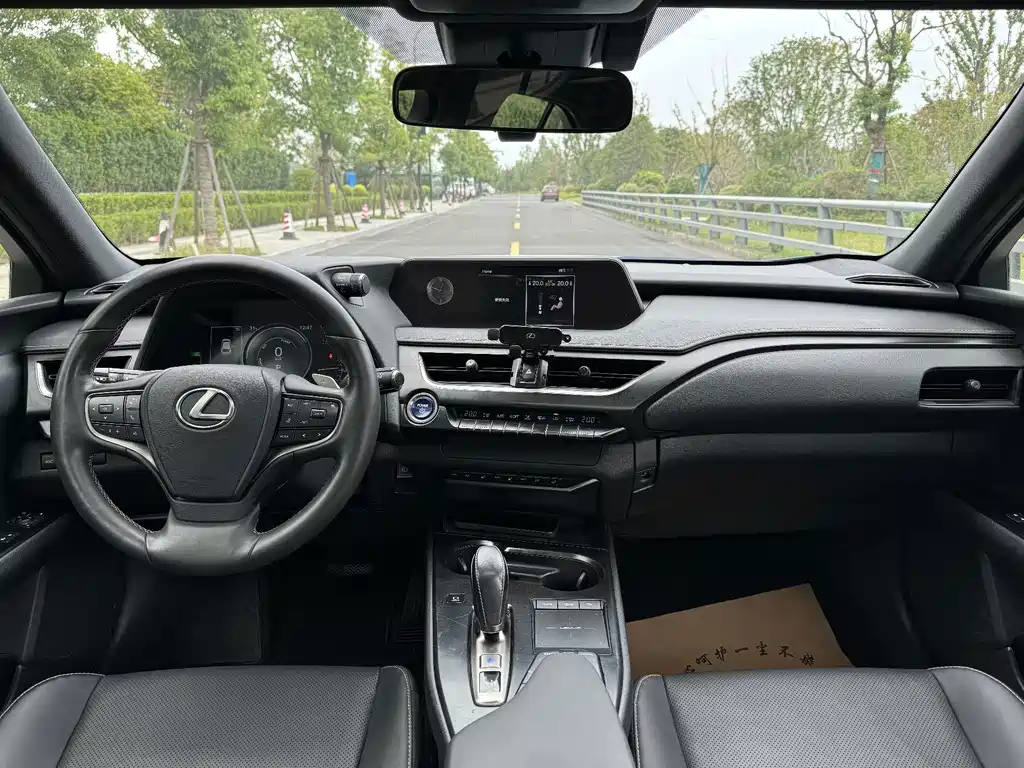 Lexus UX New Energy — миниатюра 18