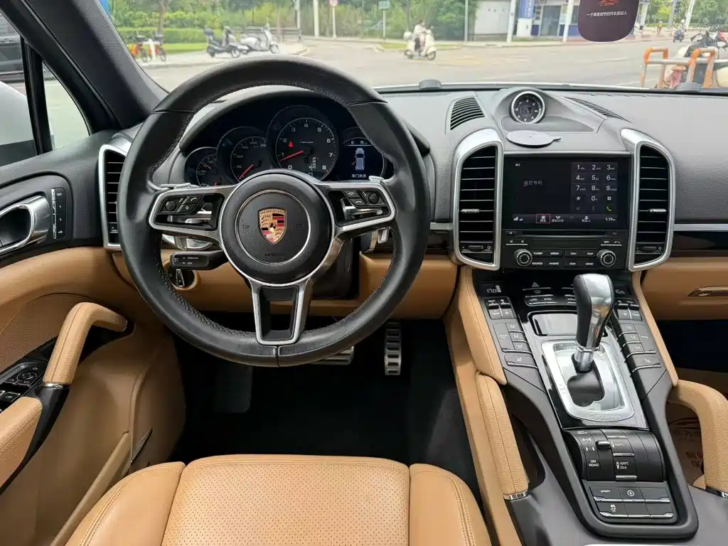 Porsche Cayenne — миниатюра 4