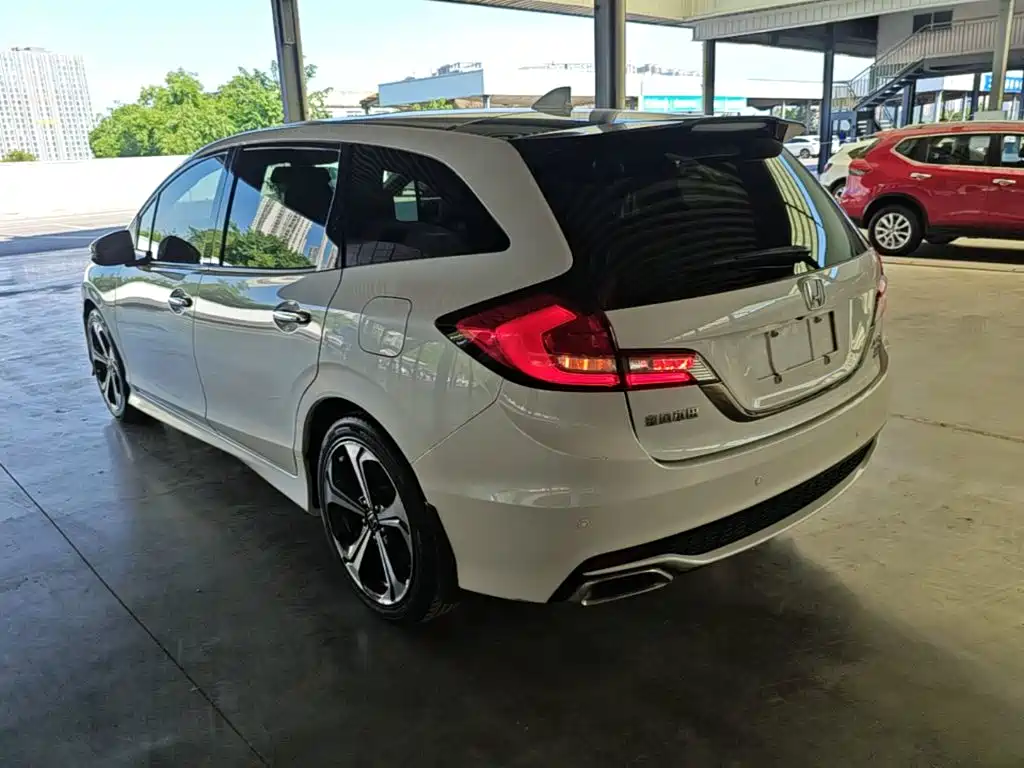 Honda Jade 2017 210TURBO CVT Luxury 5 мест