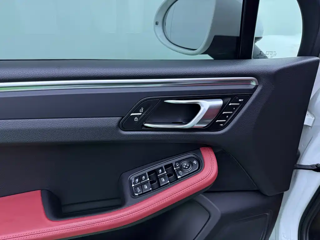 Porsche Macan — миниатюра 15