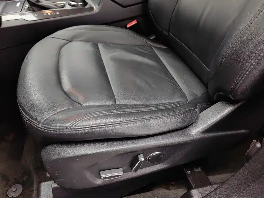 Ford Explorer (Import) — миниатюра 20