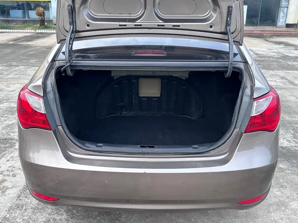 Hyundai Elantra — миниатюра 11