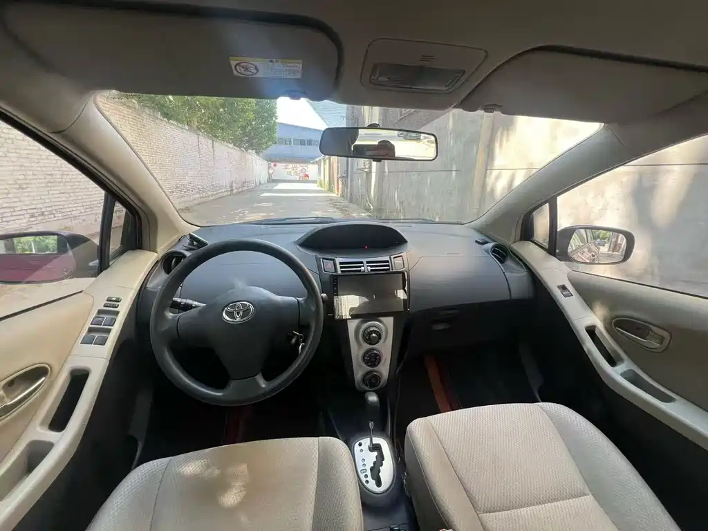 Toyota Yaris — миниатюра 5