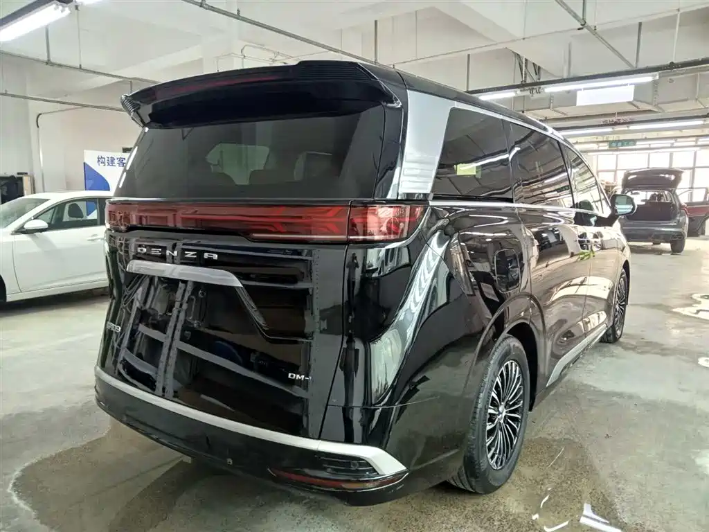 Denza D9 2024 DM-i 1050 Premium