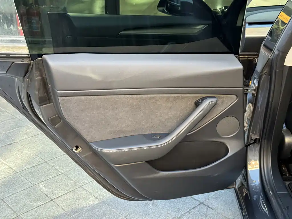 Tesla Model 3 — миниатюра 14