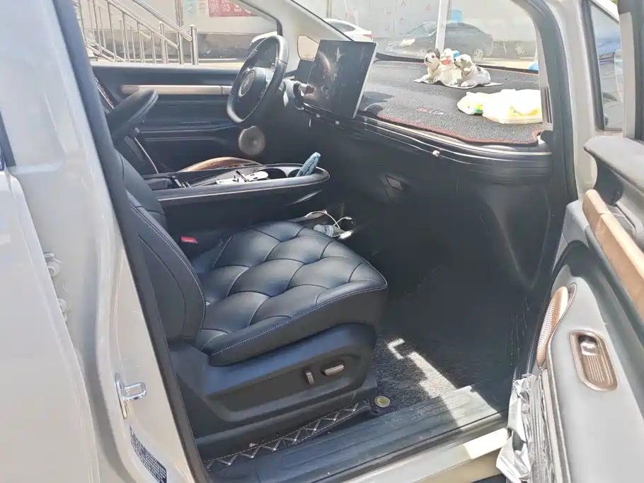 Baojun Yunduo — миниатюра 8