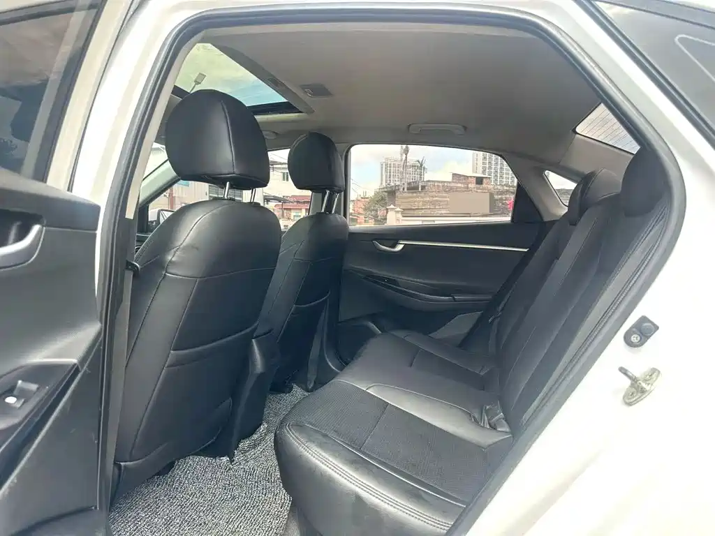 Hyundai Elantra — миниатюра 8