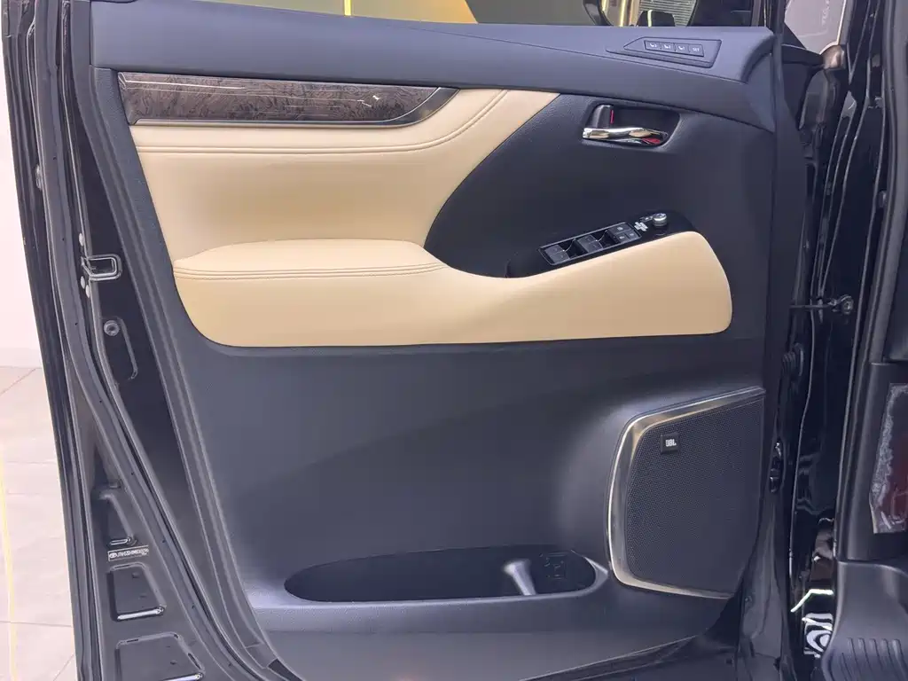Toyota Vellfire — миниатюра 13