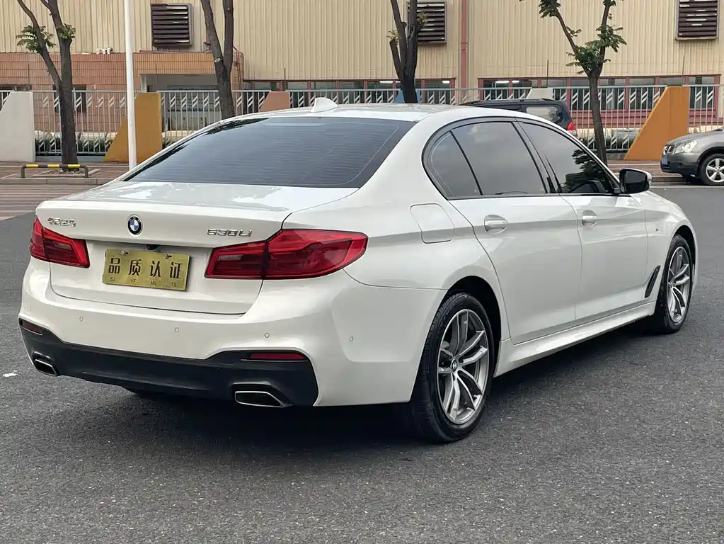 BMW 5 Series — миниатюра 9